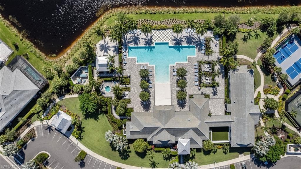 8860 Saint Lucia Dr 201, Naples, FL 34114-39