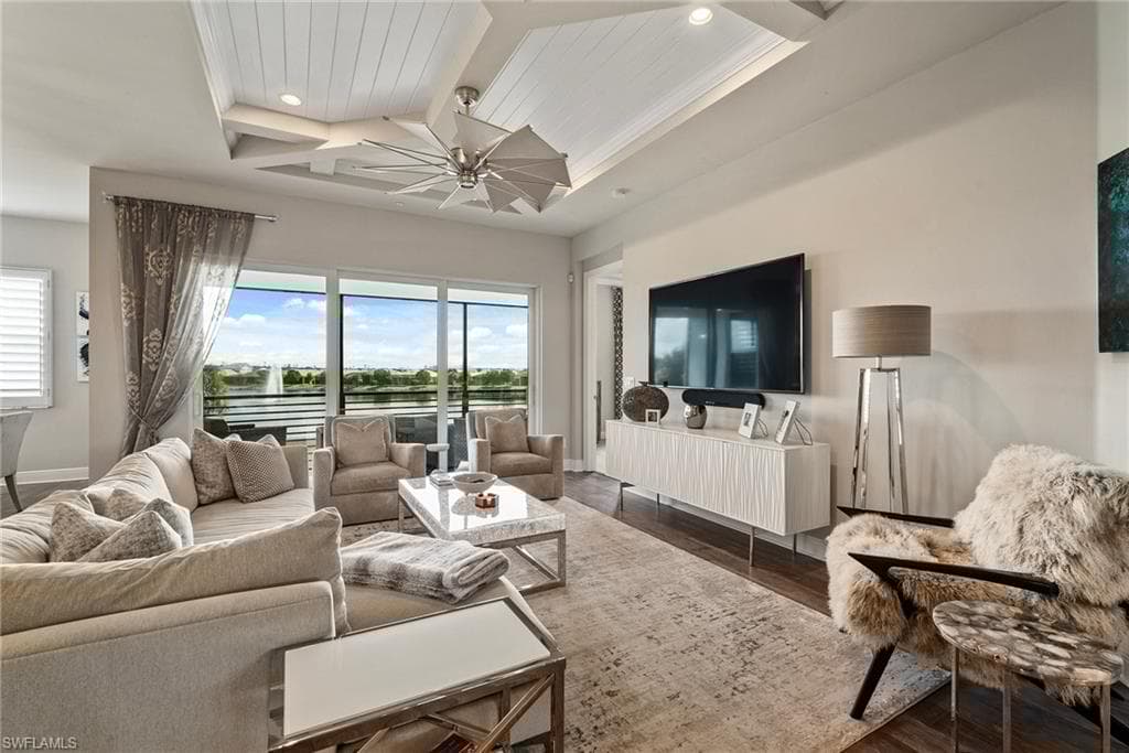 8860 Saint Lucia Dr 201, Naples, FL 34114-4