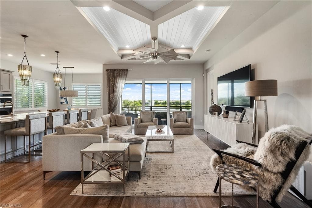 8860 Saint Lucia Dr 201, Naples, FL 34114-6