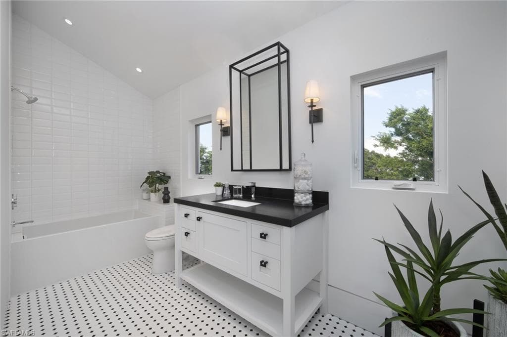 581 Myrtle Rd, Naples, FL 34108-34
