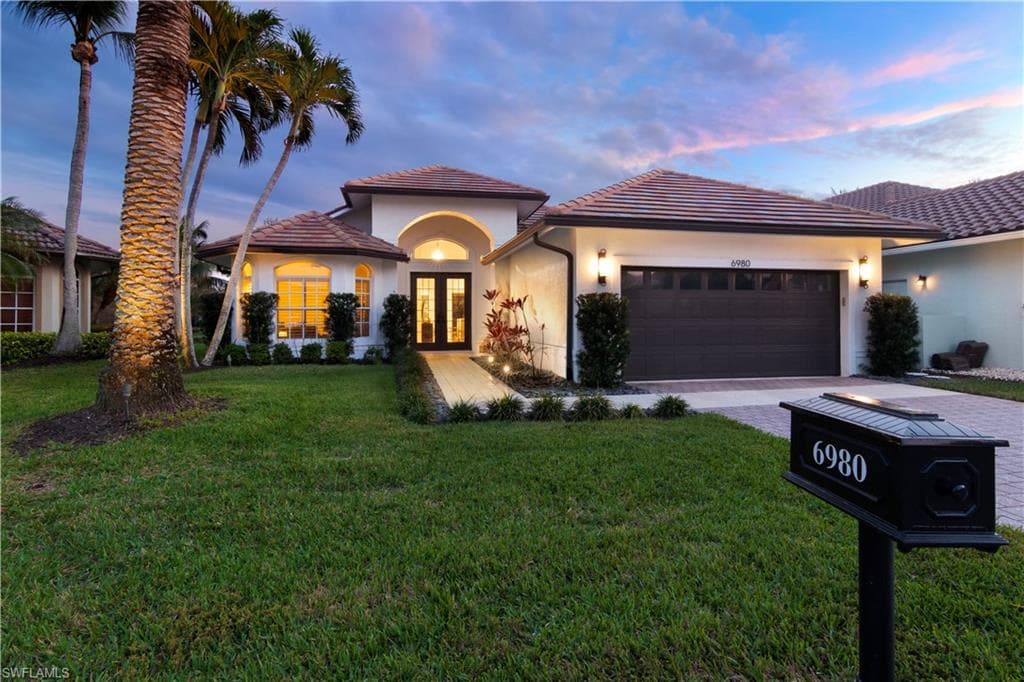 6980 Mauna Loa Ln, Naples, FL 34113-2