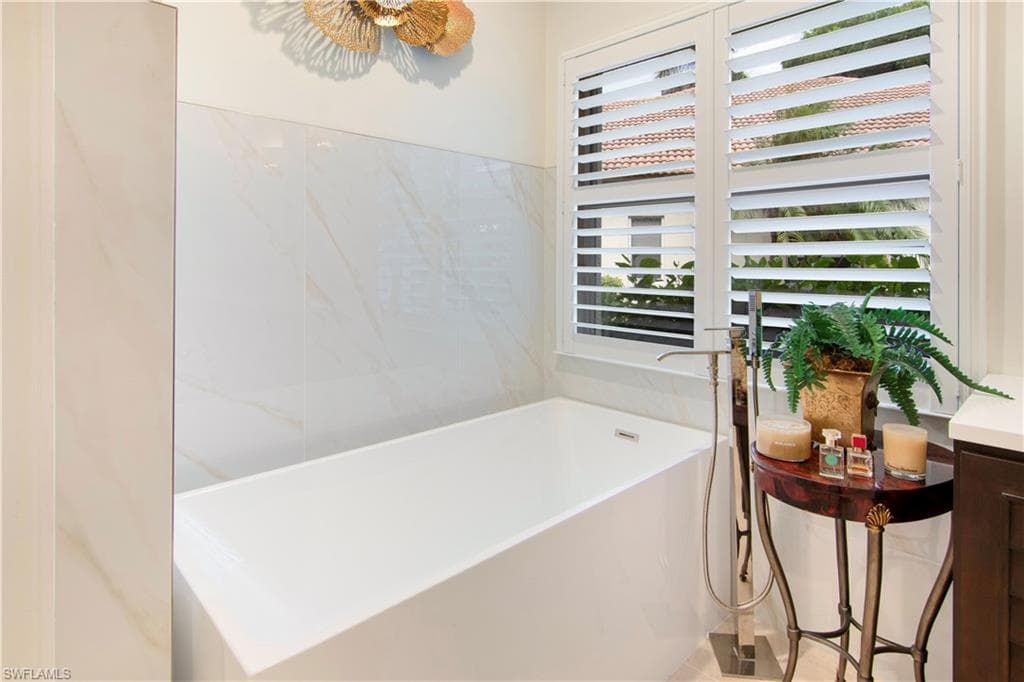 6980 Mauna Loa Ln, Naples, FL 34113-33