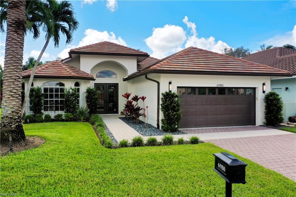 6980 Mauna Loa Ln, Naples, FL 34113-3