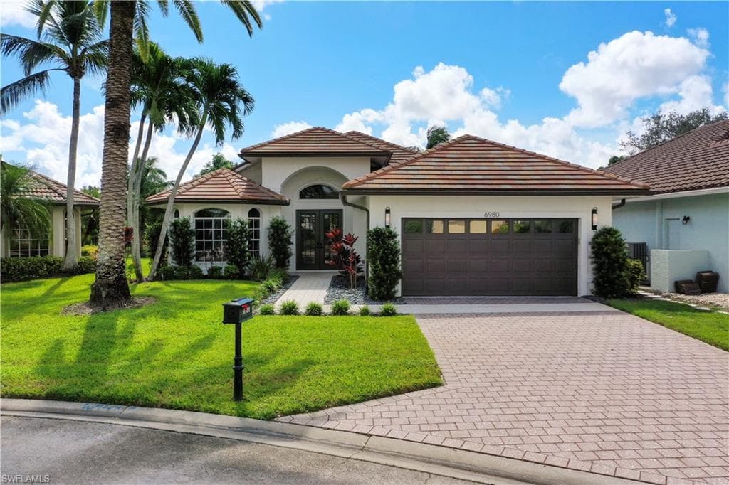 6980 Mauna Loa Ln, Naples, FL 34113-5