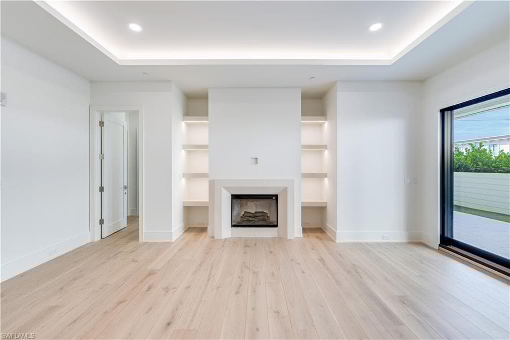 82 9th St S 205, Naples, FL 34102-11