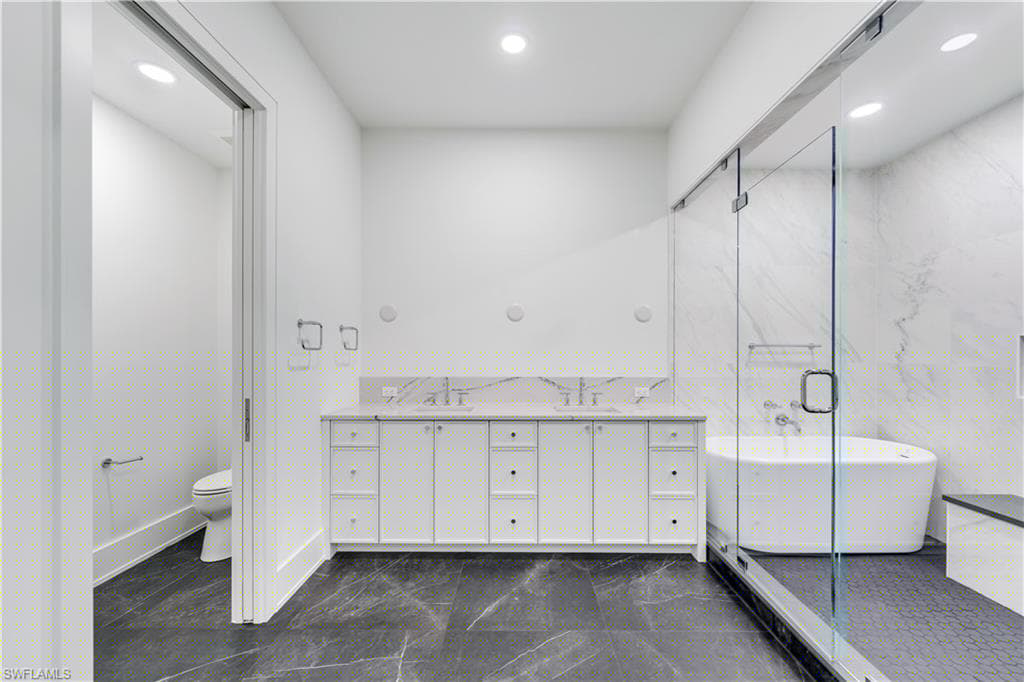 82 9th St S 205, Naples, FL 34102-16