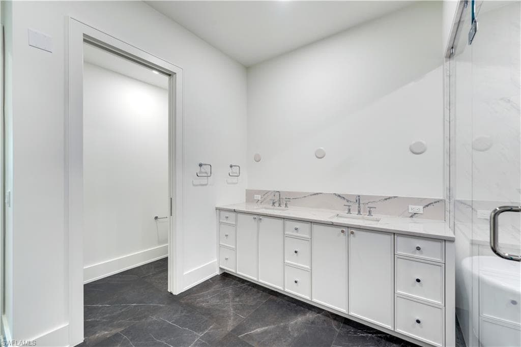 82 9th St S 205, Naples, FL 34102-17