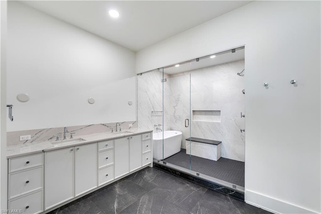 82 9th St S 205, Naples, FL 34102-18