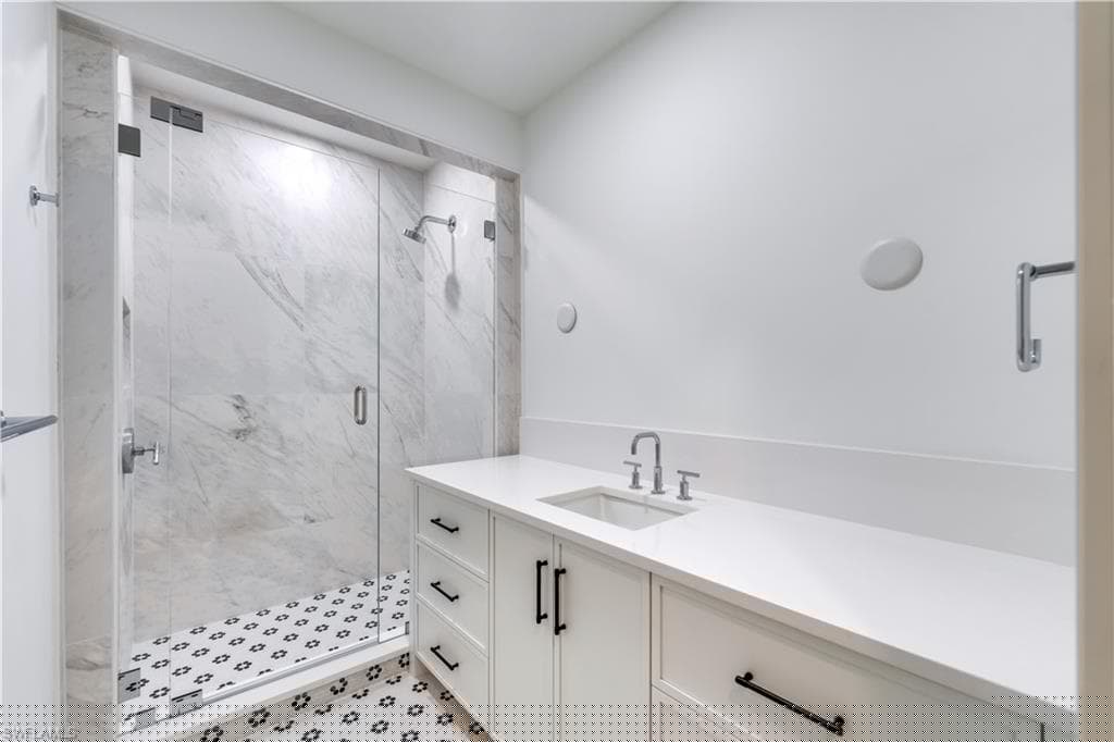 82 9th St S 205, Naples, FL 34102-24