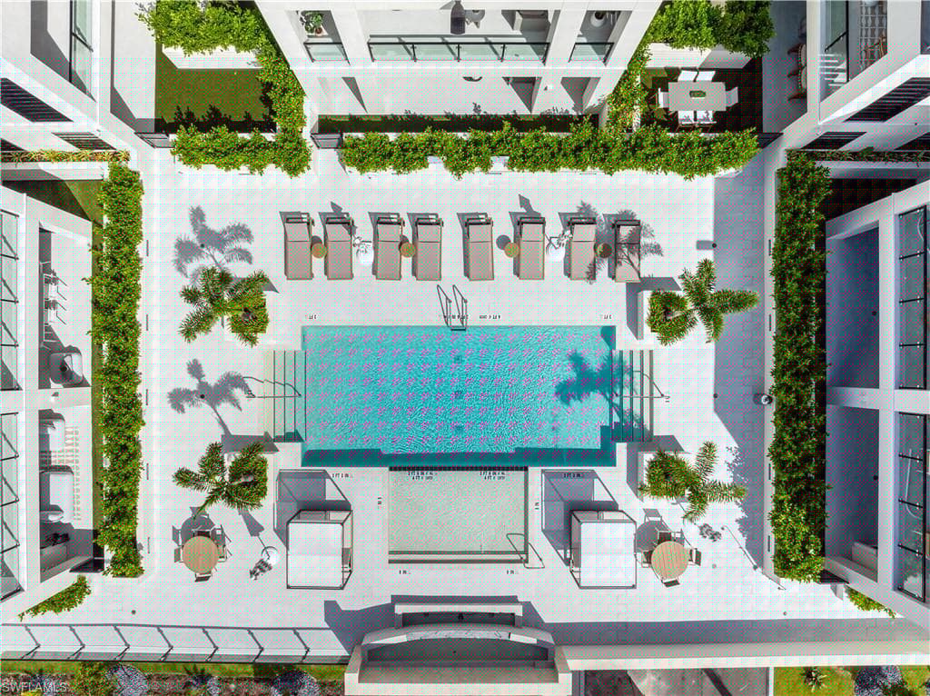 82 9th St S 205, Naples, FL 34102-2