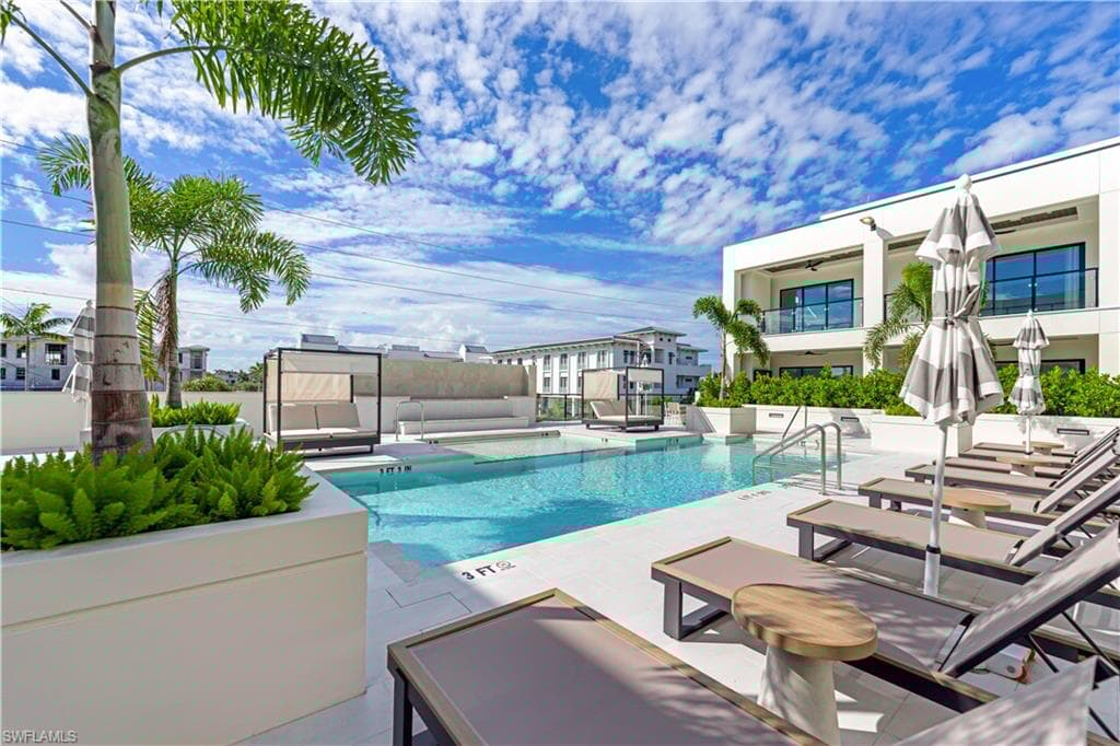 82 9th St S 205, Naples, FL 34102-31
