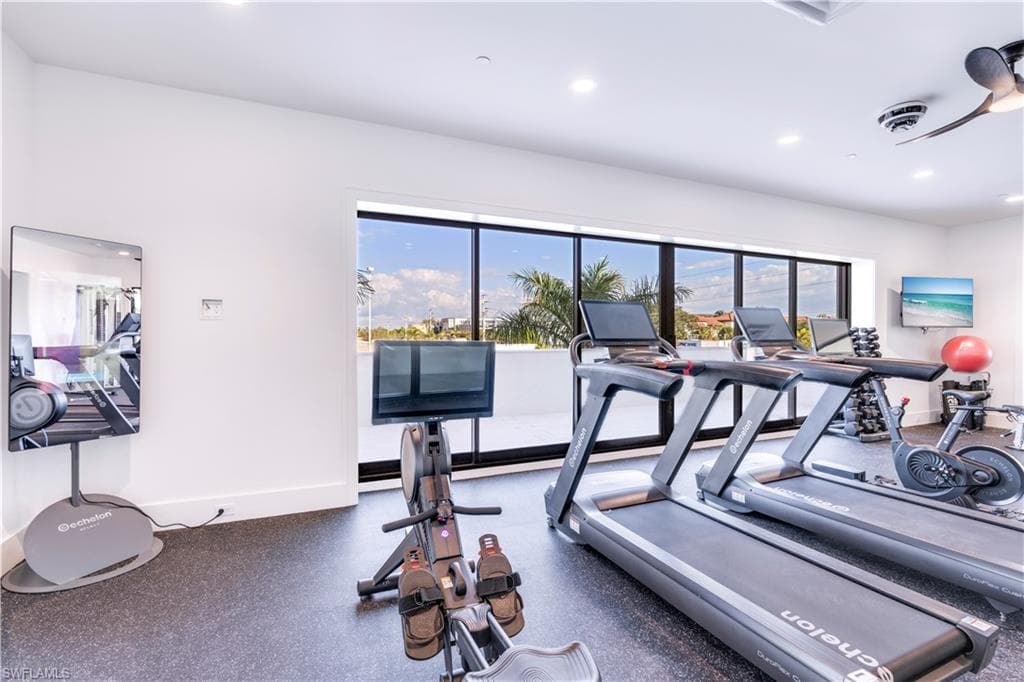 82 9th St S 205, Naples, FL 34102-33