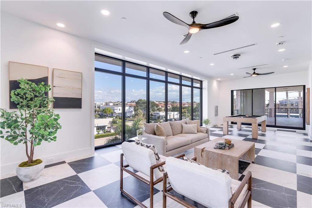 82 9th St S 205, Naples, FL 34102-35