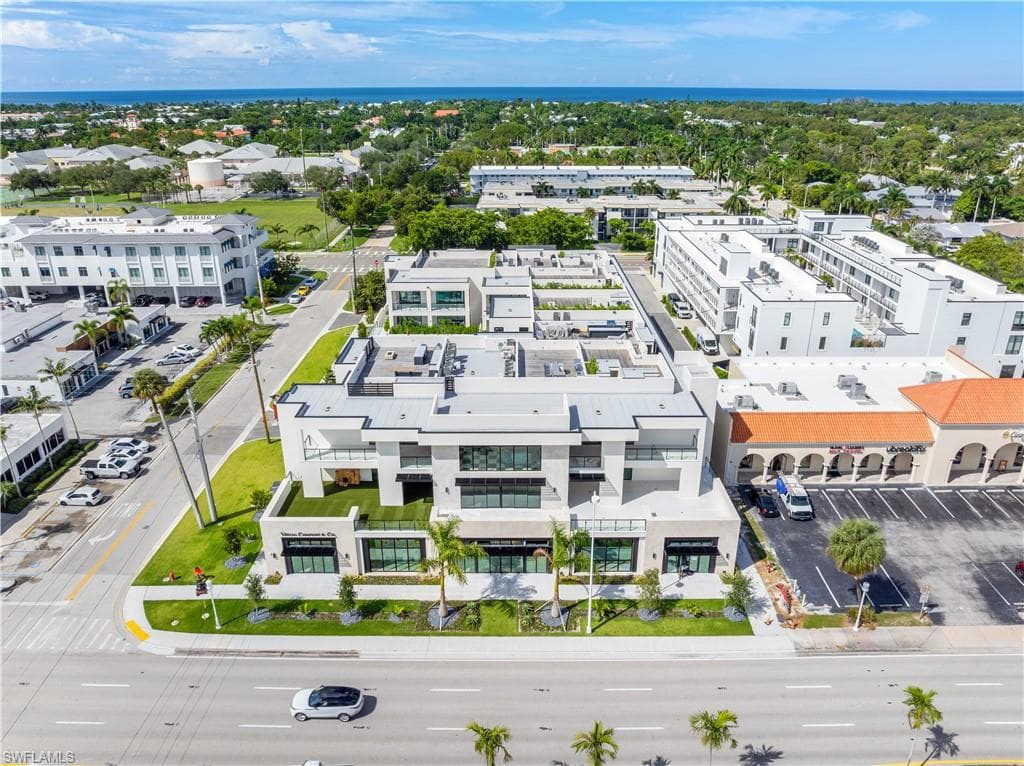 82 9th St S 205, Naples, FL 34102-38