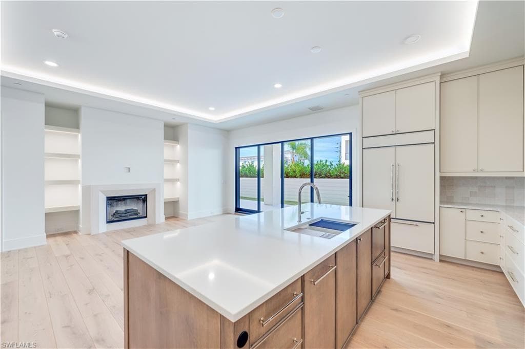 82 9th St S 205, Naples, FL 34102-5