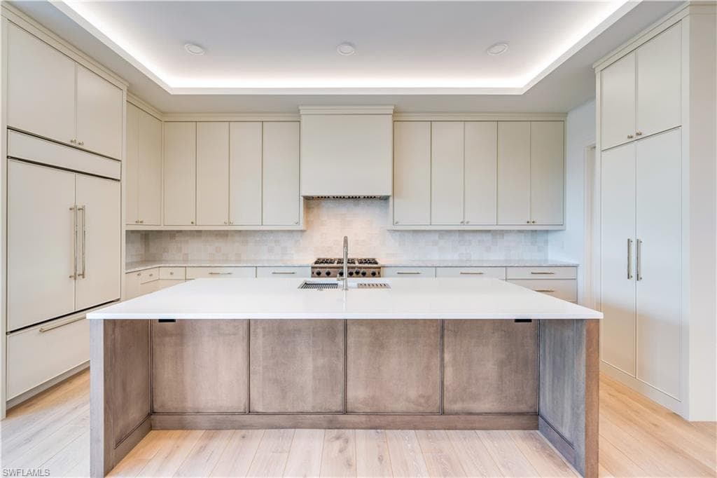 82 9th St S 205, Naples, FL 34102-7