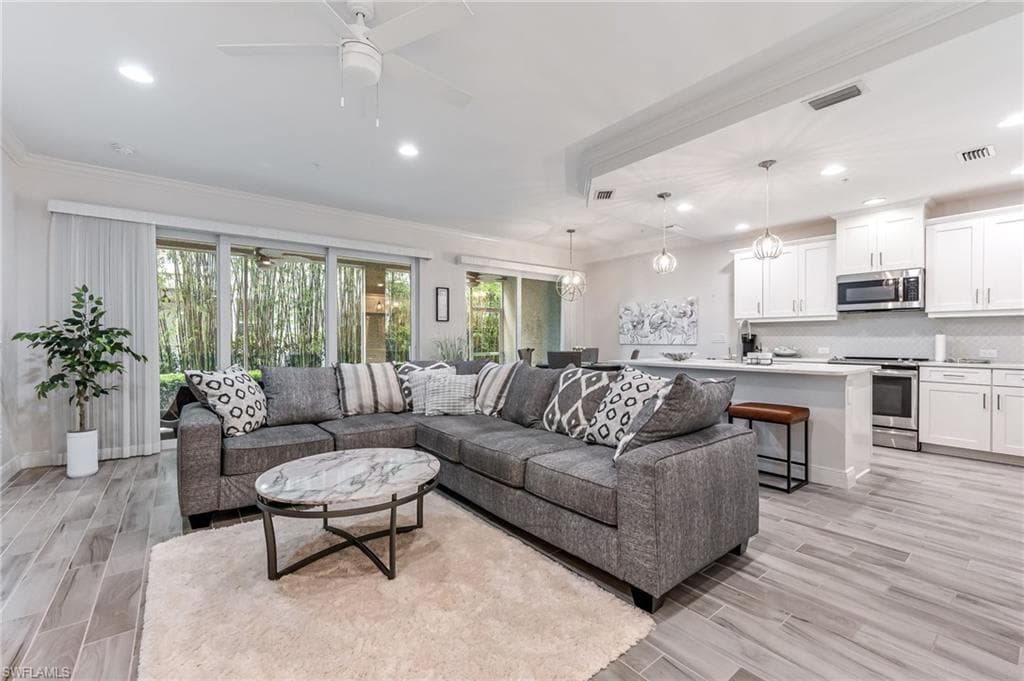 6940 Avalon Cir 503, Naples, FL 34112-11