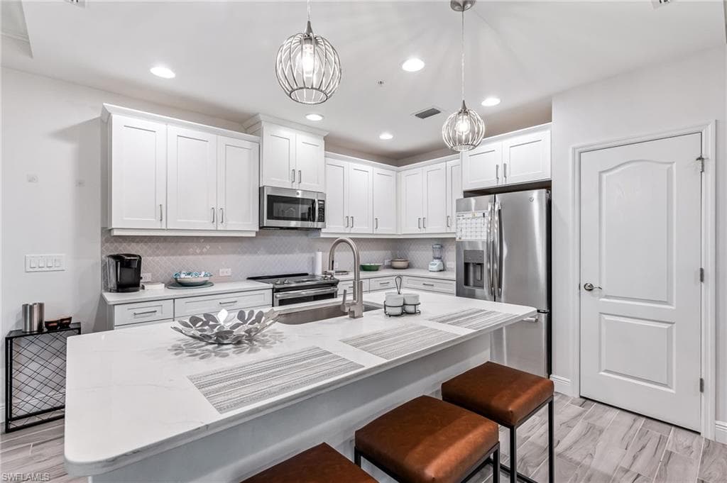 6940 Avalon Cir 503, Naples, FL 34112-16