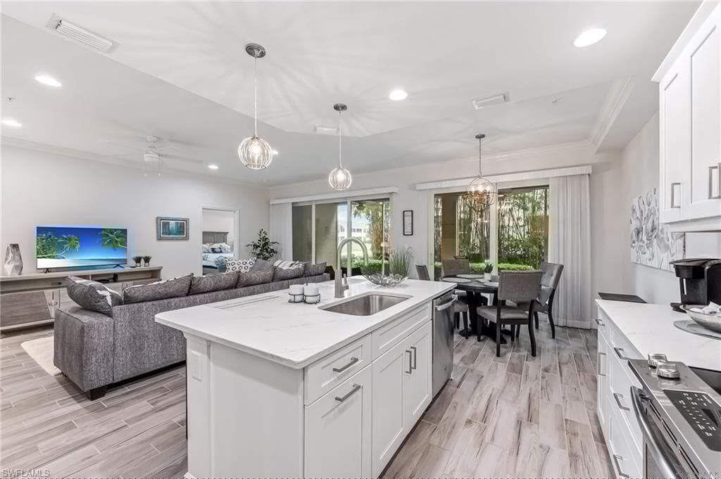 6940 Avalon Cir 503, Naples, FL 34112-18