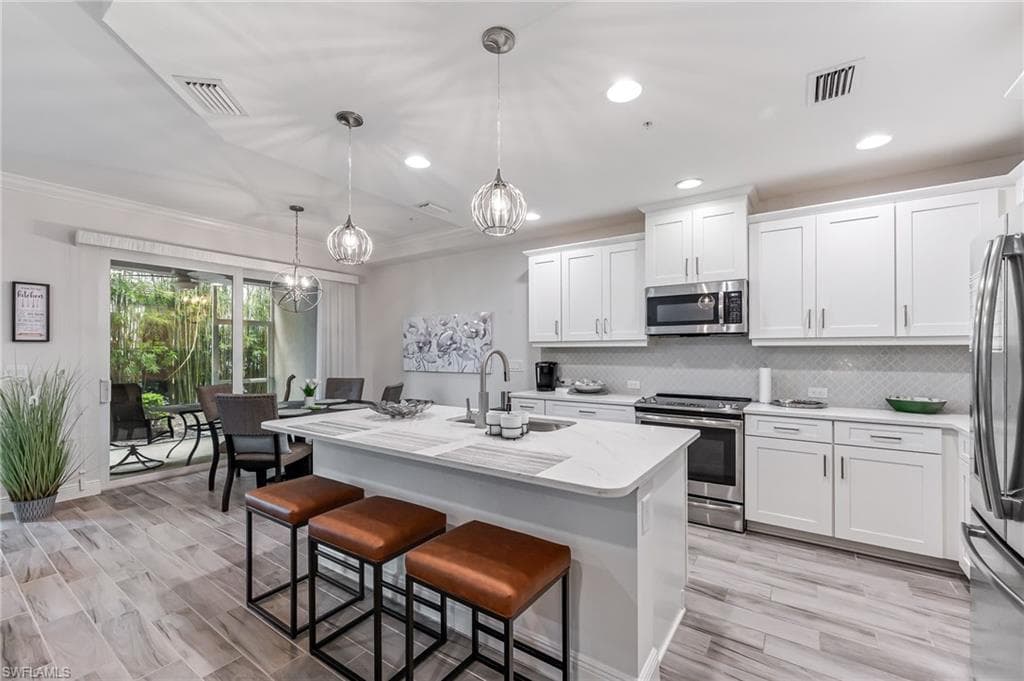 6940 Avalon Cir 503, Naples, FL 34112-1