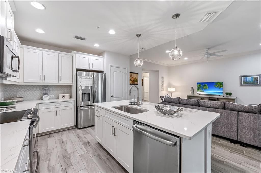 6940 Avalon Cir 503, Naples, FL 34112-19