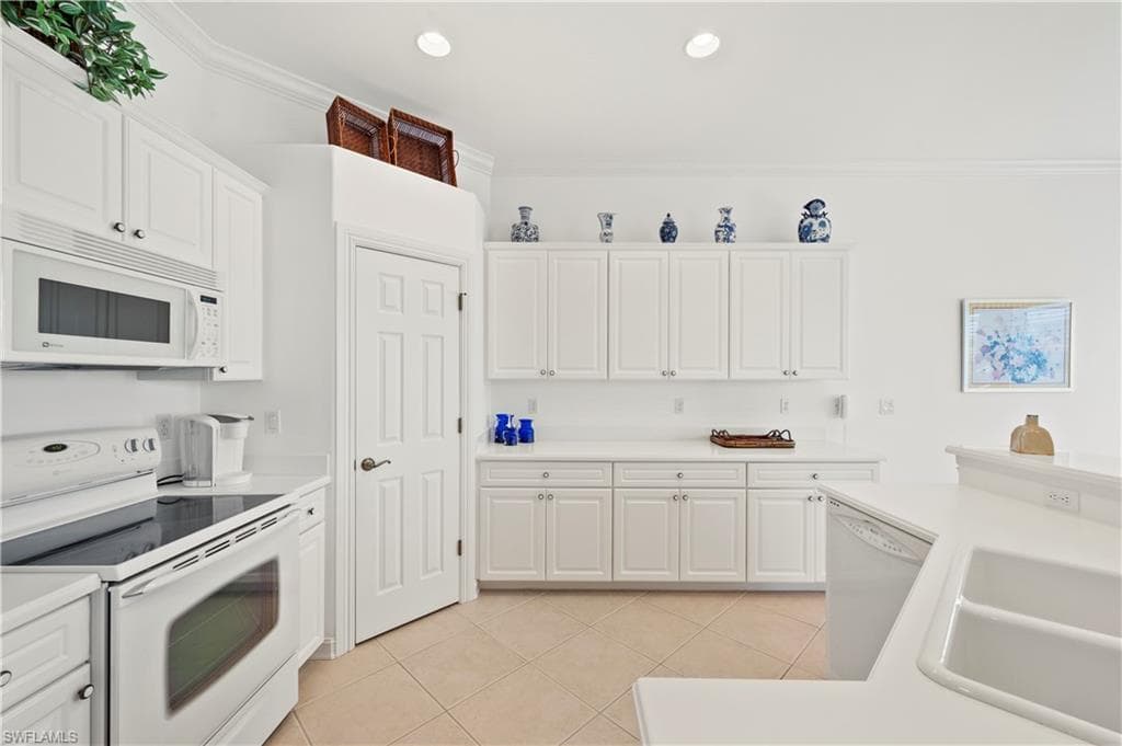 6943 Amen Corner Ct, Naples, FL 34113-13