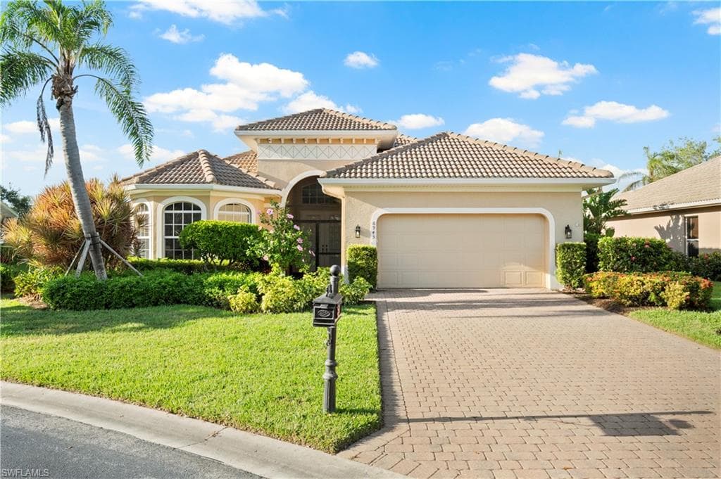 6943 Amen Corner Ct, Naples, FL 34113-2