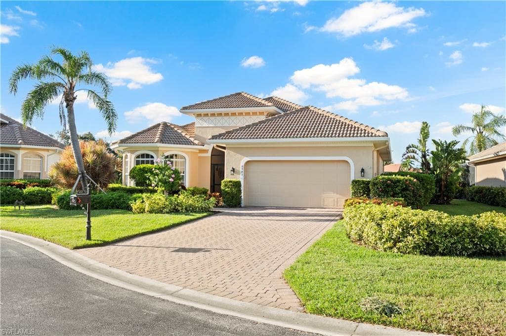 6943 Amen Corner Ct, Naples, FL 34113-3