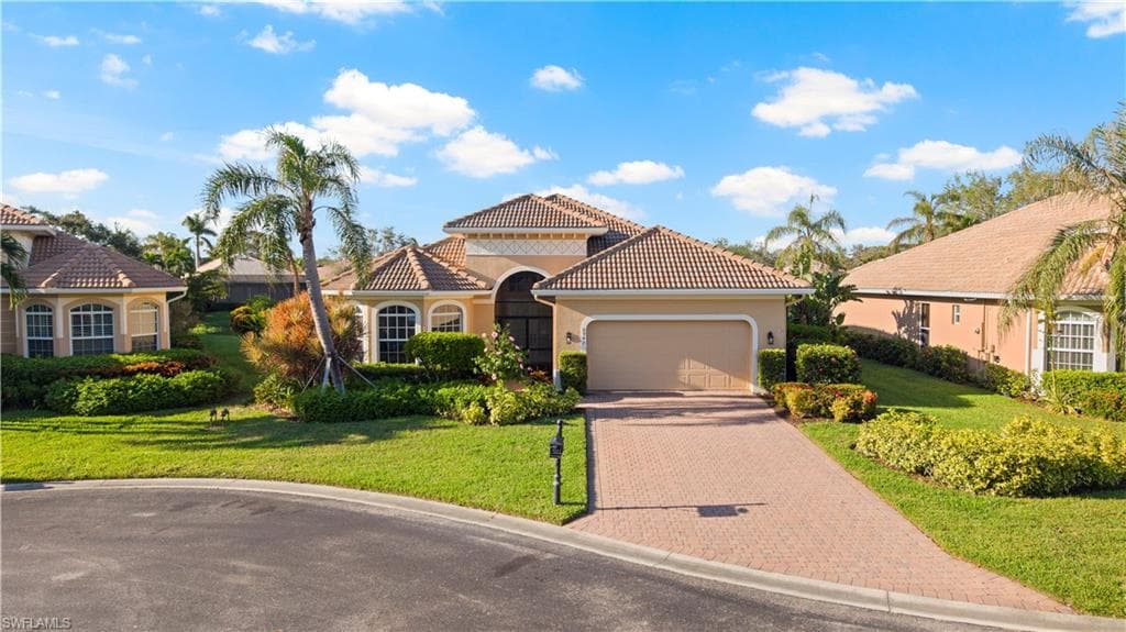 6943 Amen Corner Ct, Naples, FL 34113-4