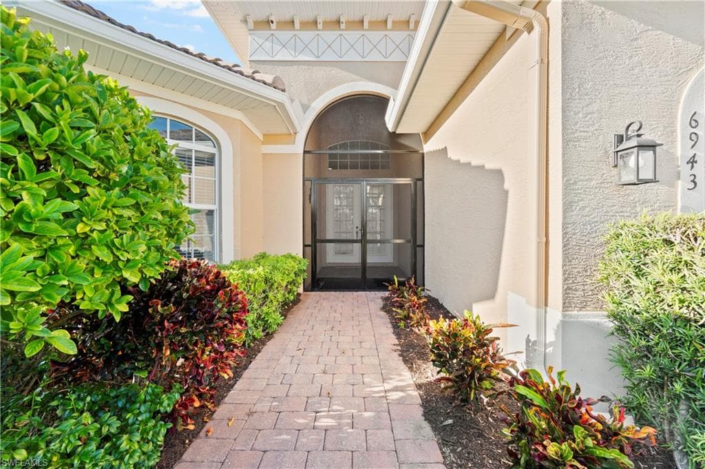 6943 Amen Corner Ct, Naples, FL 34113-7