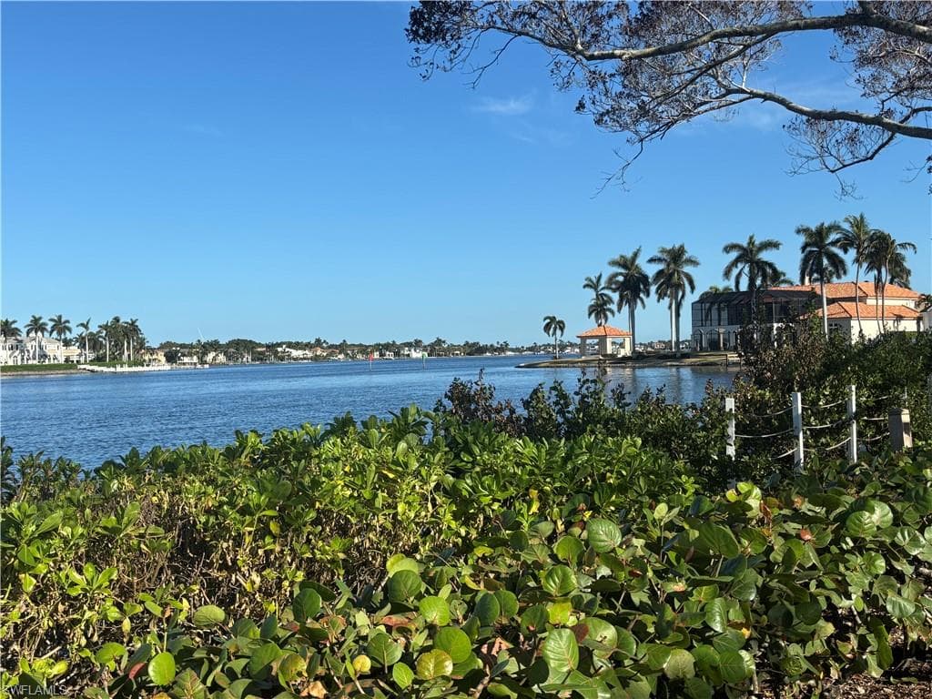 1819 Danford St, Naples, FL 34112-4