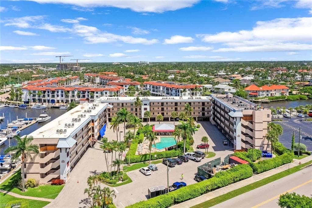 807 River Point Dr 102d, Naples, FL 34102-8