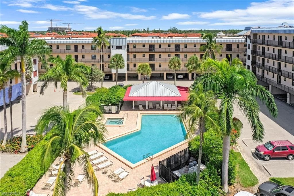 807 River Point Dr 102d, Naples, FL 34102-9