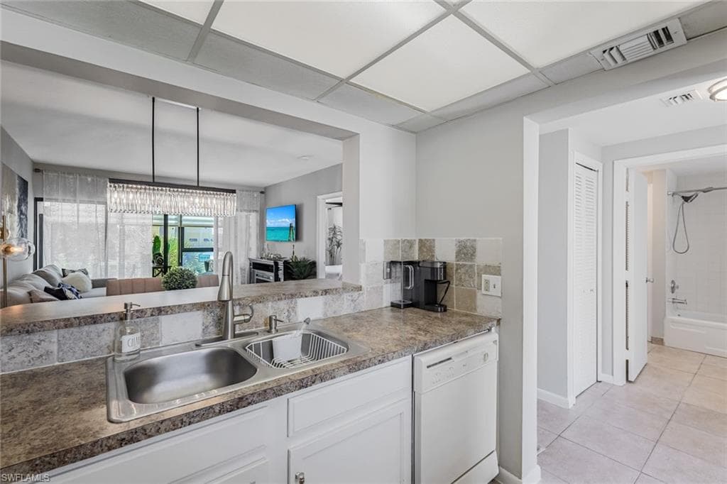 807 River Point Dr 102d, Naples, FL 34102-15