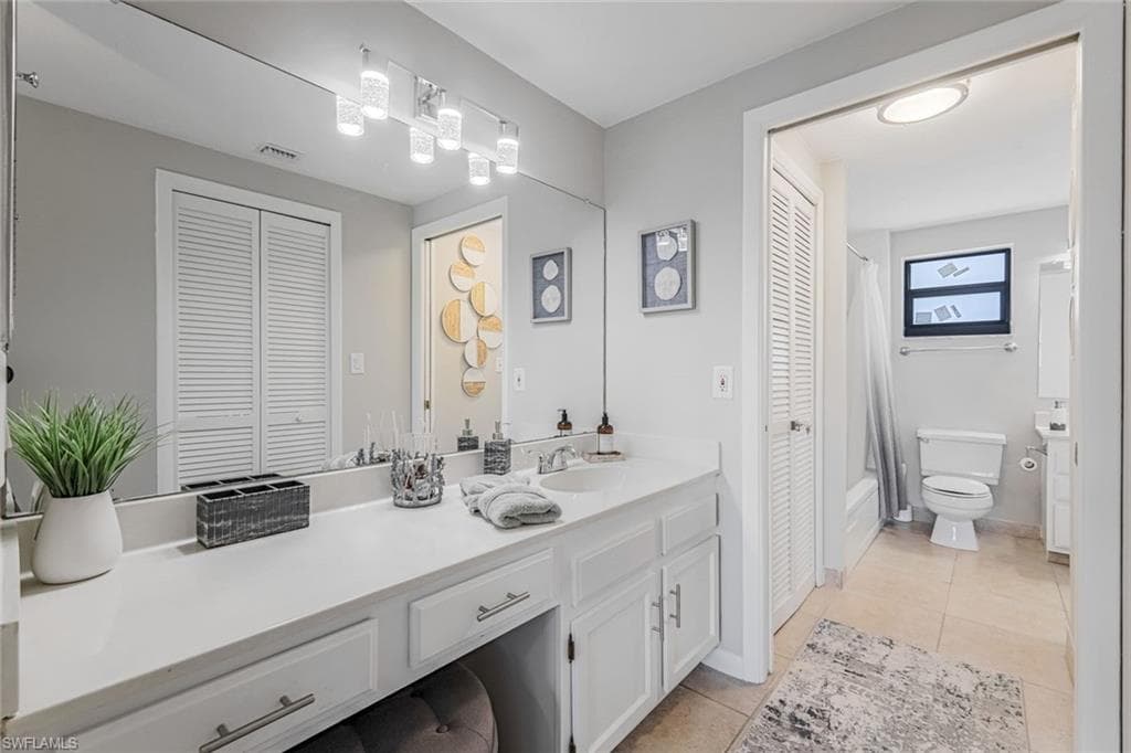807 River Point Dr 102d, Naples, FL 34102-17