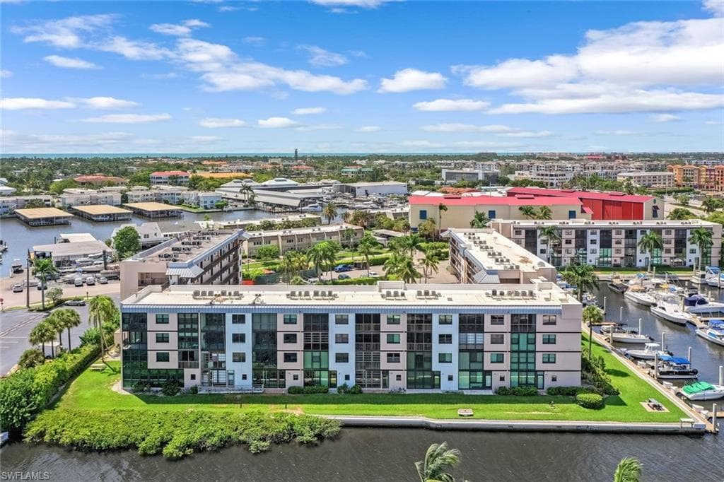 807 River Point Dr 102d, Naples, FL 34102-26