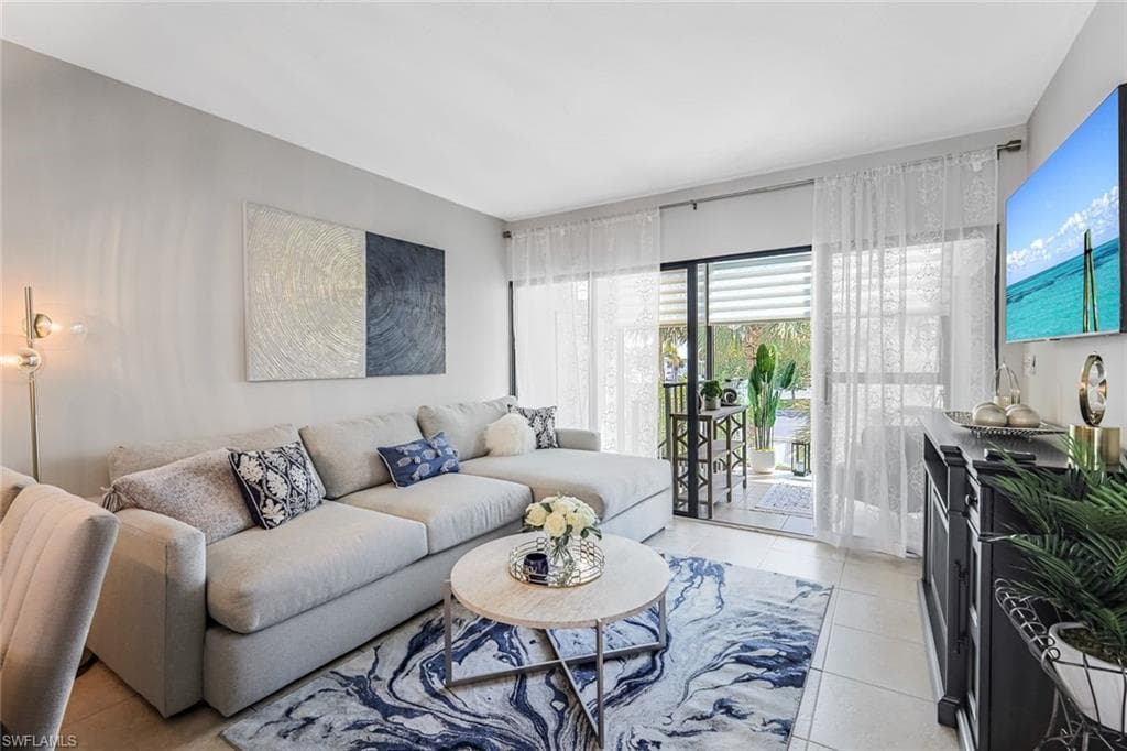 807 River Point Dr 102d, Naples, FL 34102-1