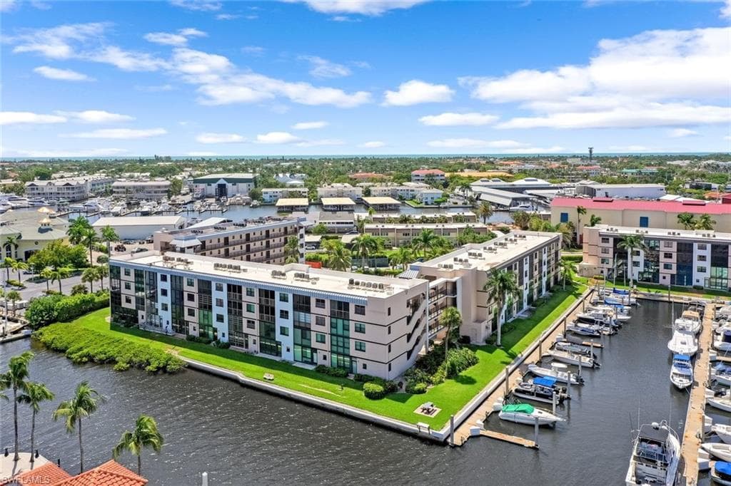 807 River Point Dr 102d, Naples, FL 34102-6