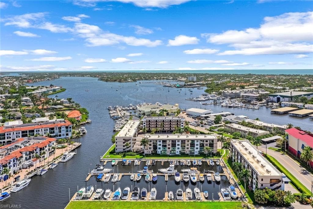 807 River Point Dr 102d, Naples, FL 34102-7