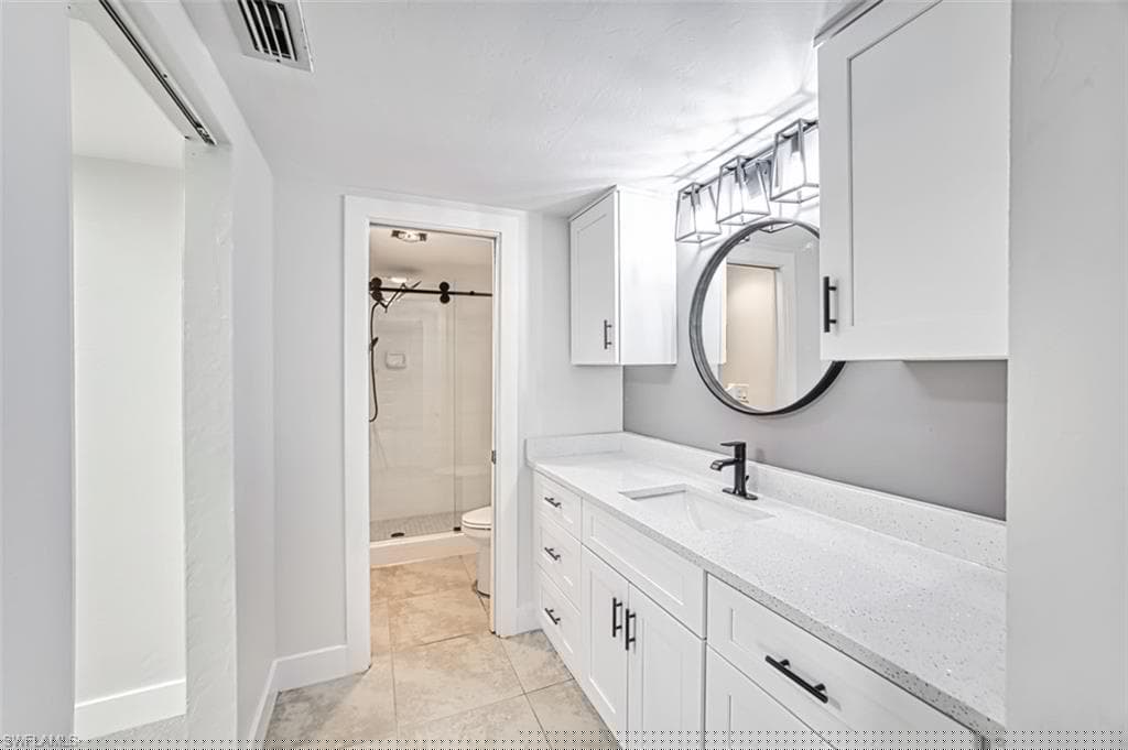 1798 Kings Lake Blvd 104, Naples, FL 34112-17