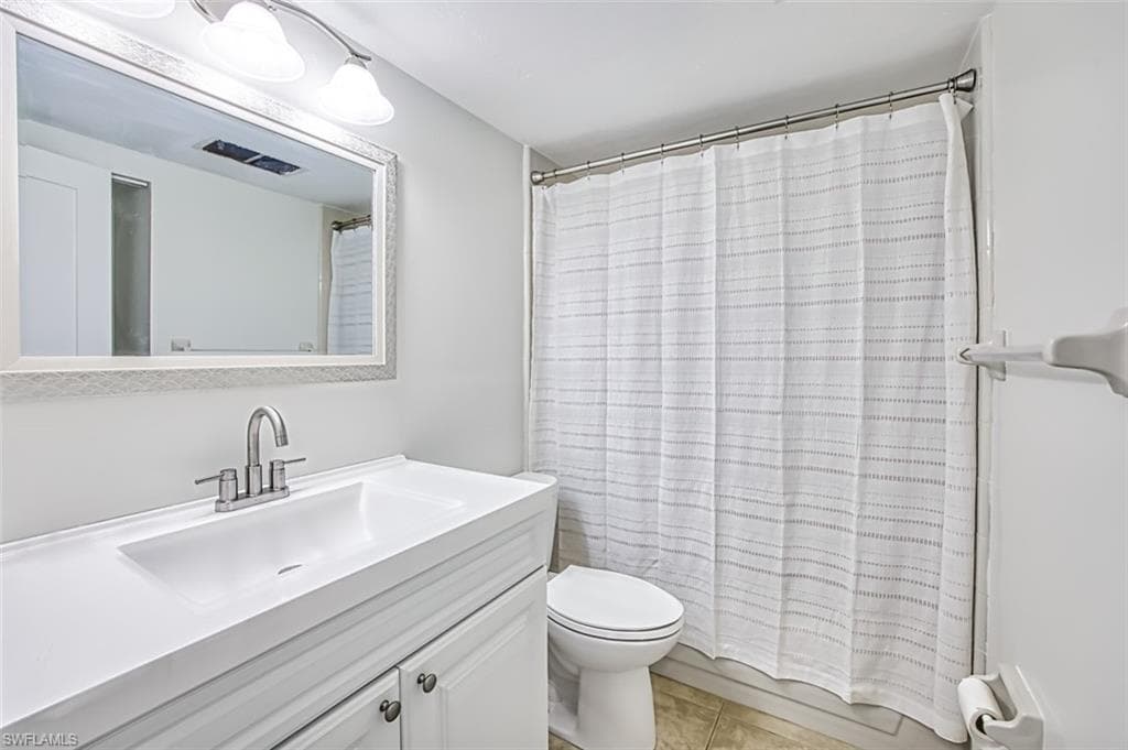 1798 Kings Lake Blvd 104, Naples, FL 34112-24