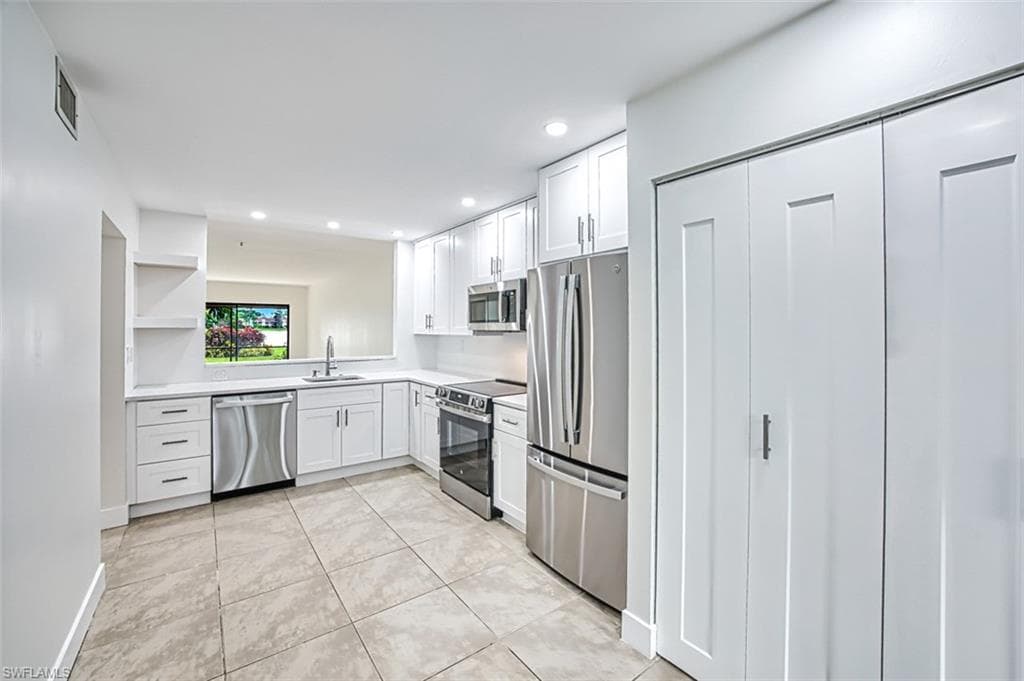 1798 Kings Lake Blvd 104, Naples, FL 34112-5
