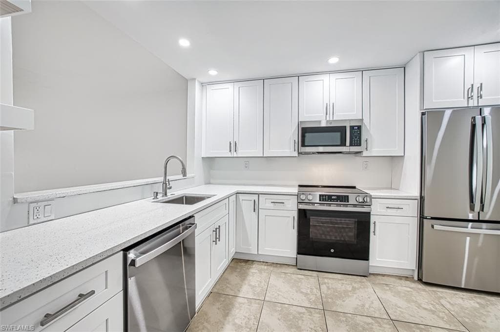 1798 Kings Lake Blvd 104, Naples, FL 34112-6