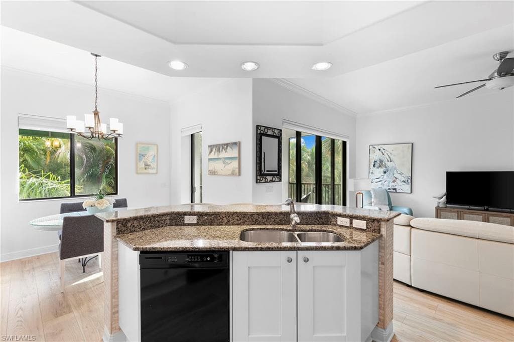 1055 Sandpiper St H-202, Naples, FL 34102-9