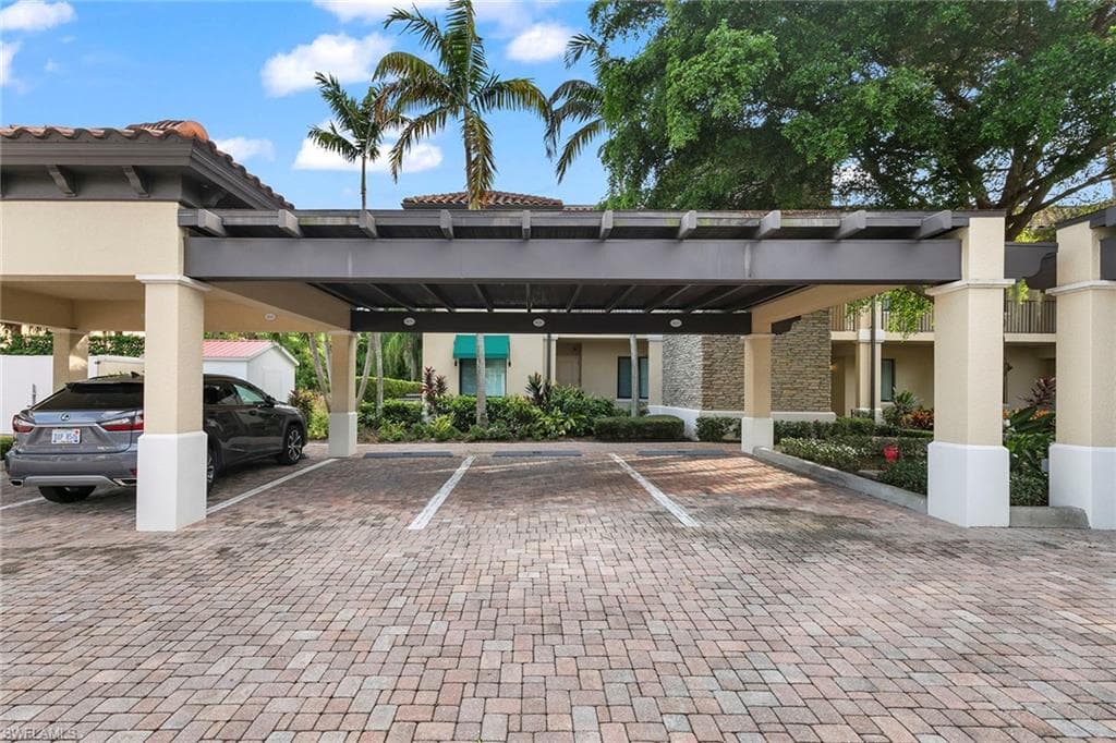 1055 Sandpiper St H-202, Naples, FL 34102-25