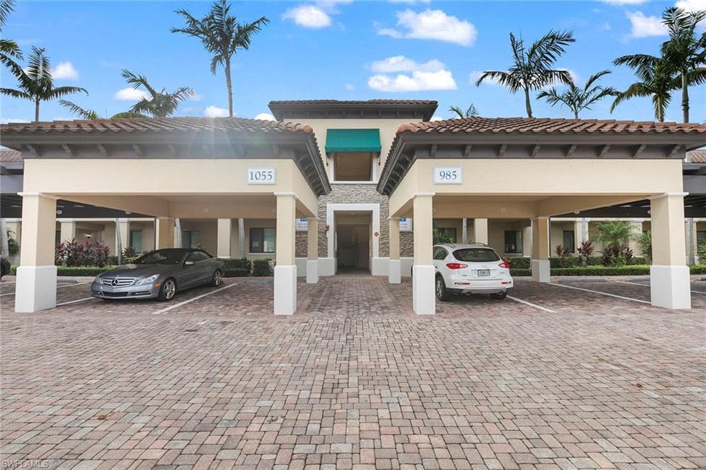 1055 Sandpiper St H-202, Naples, FL 34102-26