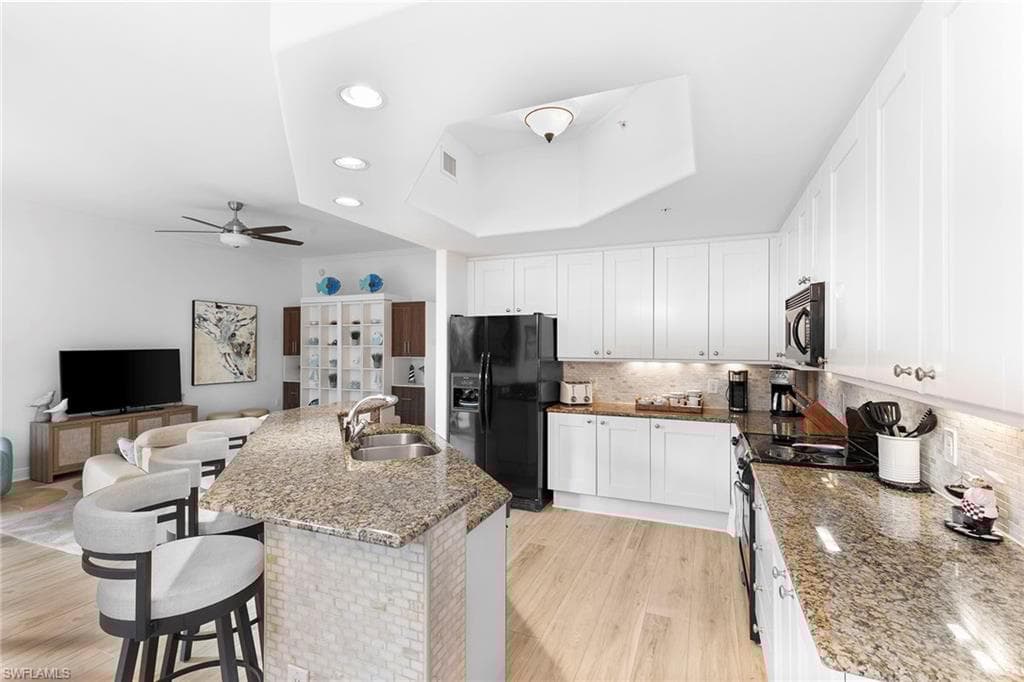 1055 Sandpiper St H-202, Naples, FL 34102-2