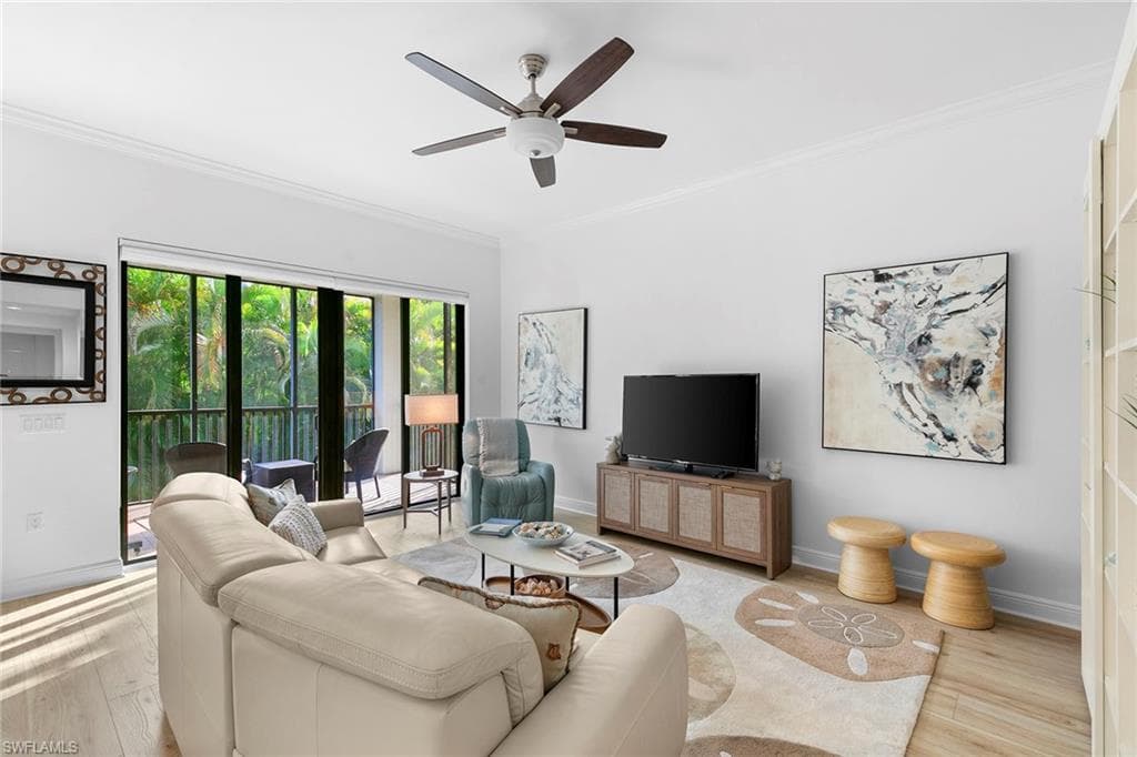 1055 Sandpiper St H-202, Naples, FL 34102-3