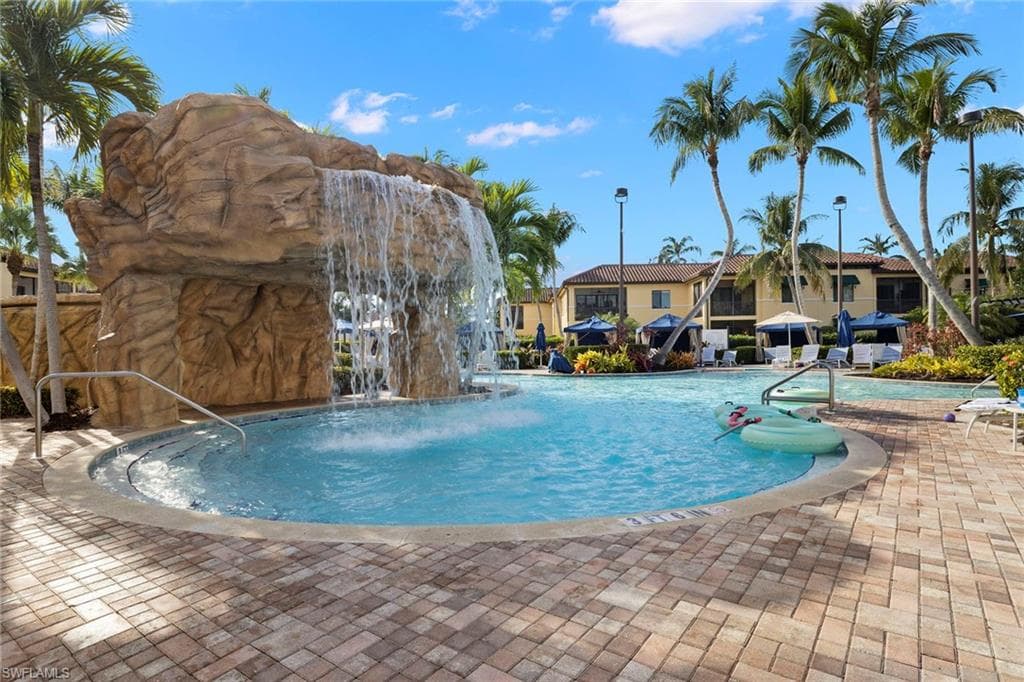 1055 Sandpiper St H-202, Naples, FL 34102-39