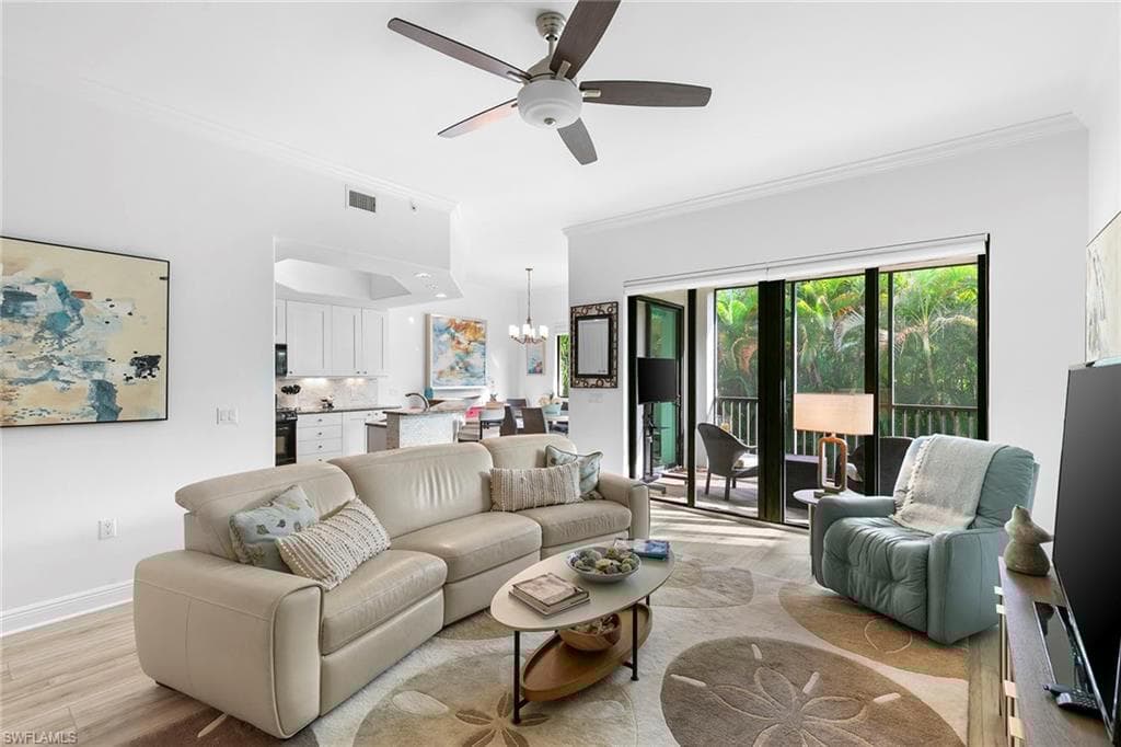 1055 Sandpiper St H-202, Naples, FL 34102-4